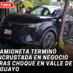 Camioneta terminó incrustada en negocio tras choque en Valle de Aguayo